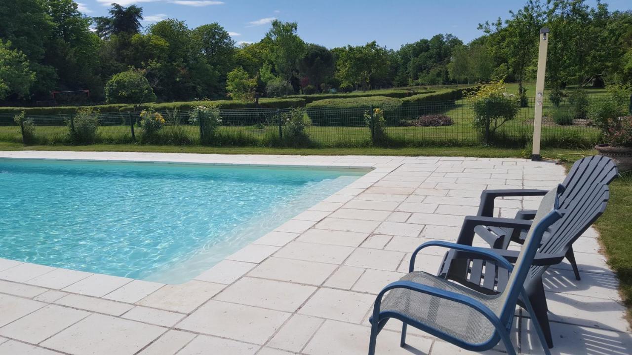 La Roseraie Neuville-de-Poitou Exterior photo