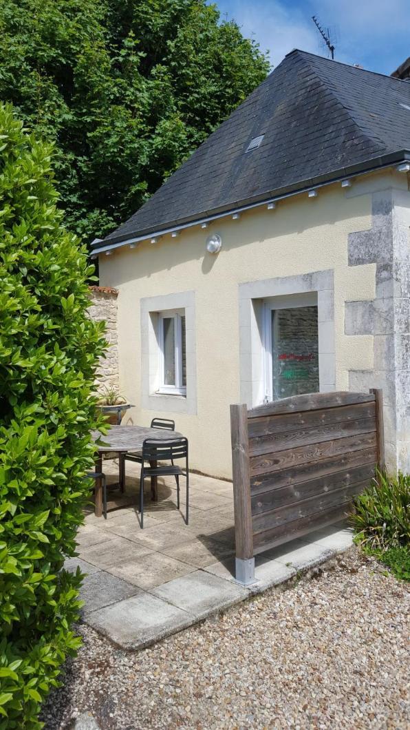 La Roseraie Neuville-de-Poitou Exterior photo