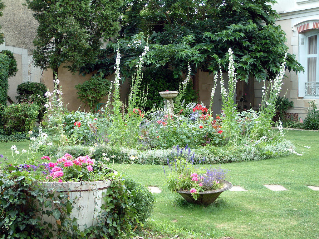 La Roseraie Neuville-de-Poitou Exterior photo